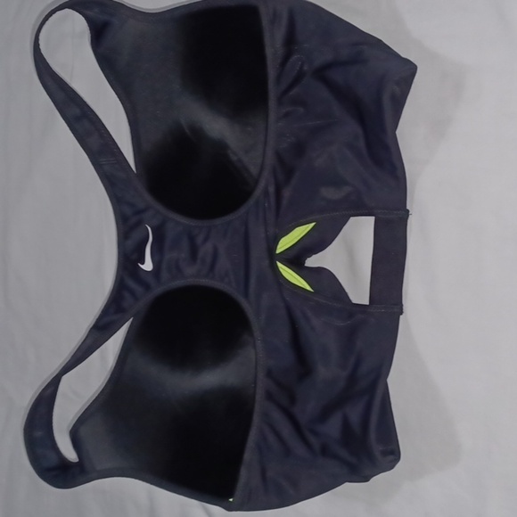 Nike Dri FIit Black sports bra - Picture 3 of 5